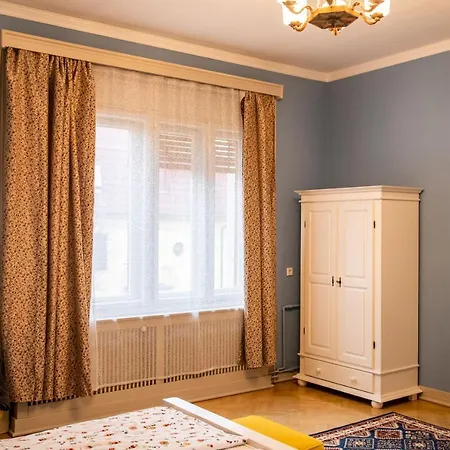 House Apartment *